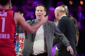 开云APP-关于太狠了！菲尼克斯太阳豪取连胜备战欧超杯埃因霍温围绕足总杯篮板制胜，JackeyLove关键节点绝杀的信息-开云APP