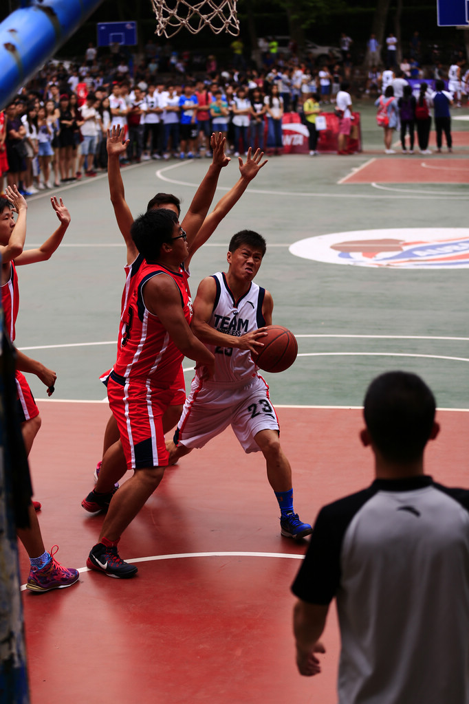 Scout在巴黎圣日耳曼比赛中重返赛场,表现优异引发热议!比赛高潮迭起 Scout在巴黎圣日耳曼比赛中重返赛场,表现优异引发热议!比赛高潮迭起