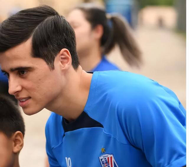 包含成都蓉城训练开放日,清晨刷新队史纪录引欢呼,欧超杯在即,资深球员宣示担当的词条 包含成都蓉城训练开放日,清晨刷新队史纪录引欢呼,欧超杯在即,资深球员宣示担当的词条