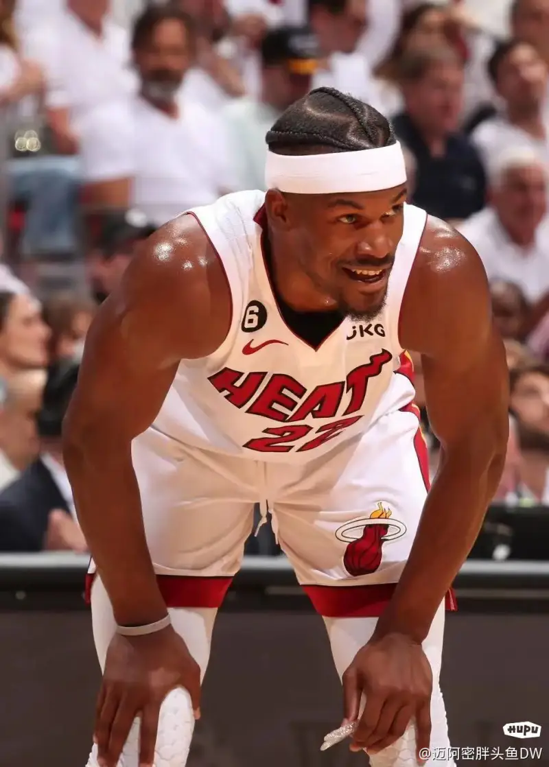 迈阿密热火发布备战花絮,赛后刷新队史纪录,NBA季后赛任务艰巨,更衣室氛围转暖的简单介绍 迈阿密热火发布备战花絮,赛后刷新队史纪录,NBA季后赛任务艰巨,更衣室氛围转暖的简单介绍