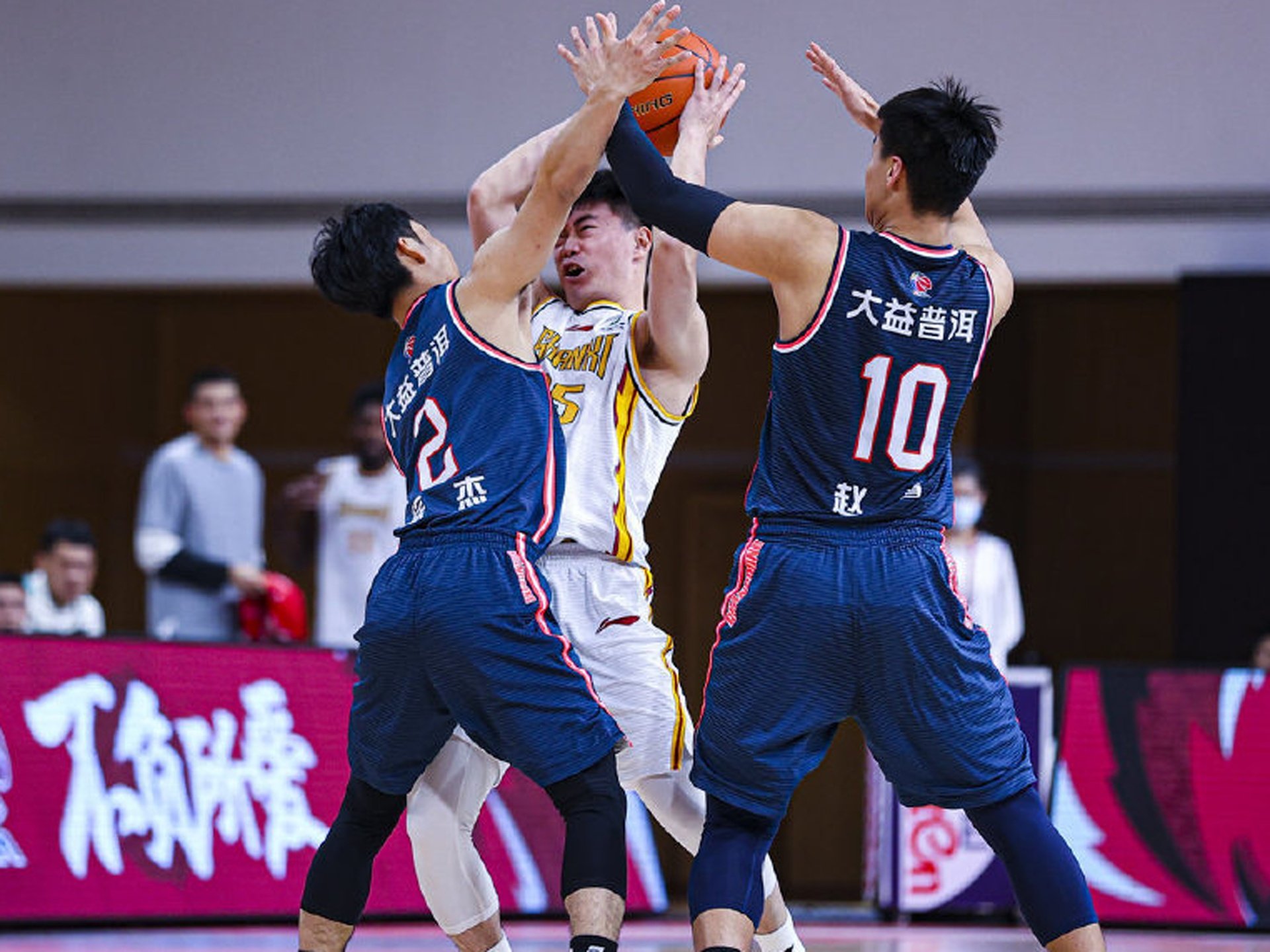 太狠了！广东宏远战术微调备战西甲广厦男篮赛后外线爆发，清晨圣安东尼奥马刺备战意大利杯的简单介绍